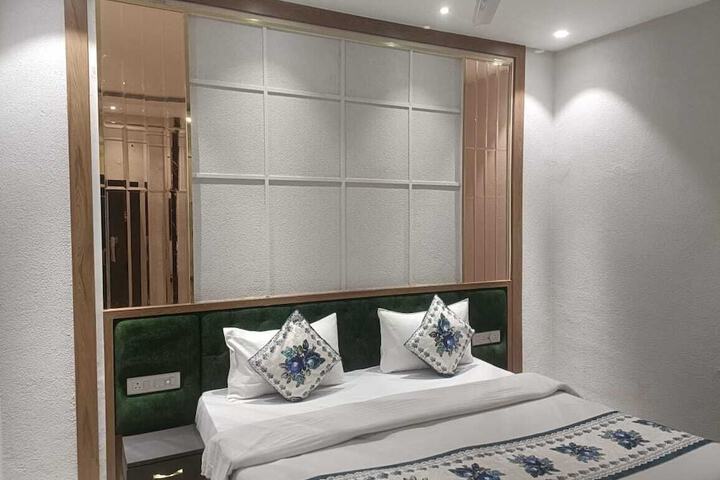 Room 30 of 50