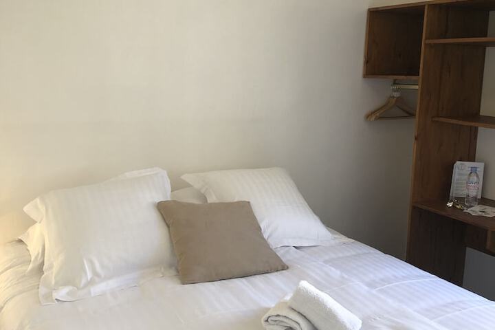 Room 6 of 86