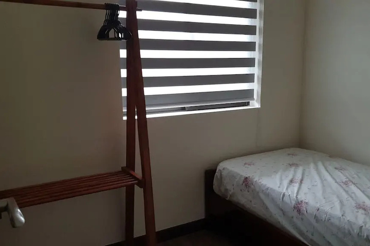 Room 4 of 12