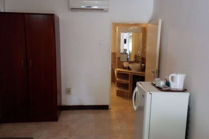 Room 4 of 33