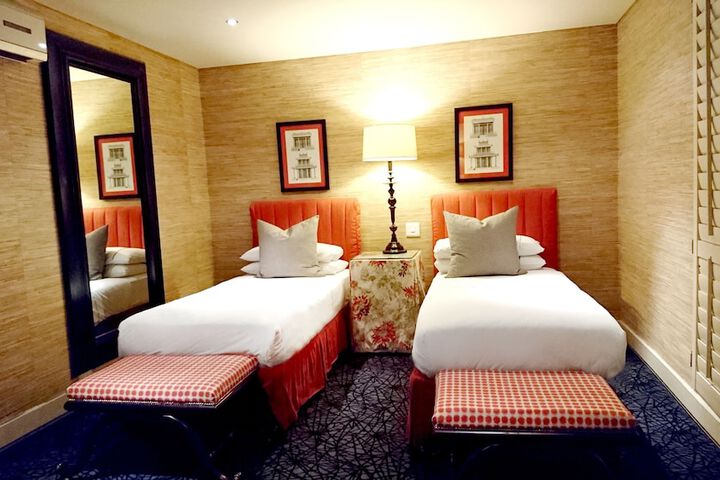 Room 6 of 42