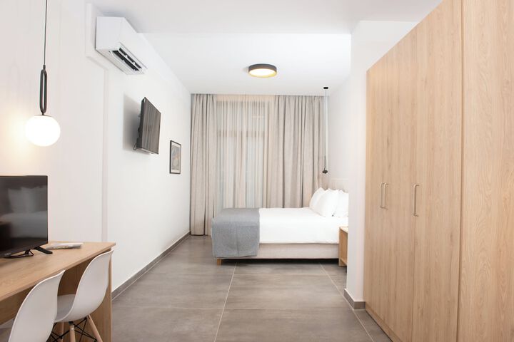 Room 10 of 76