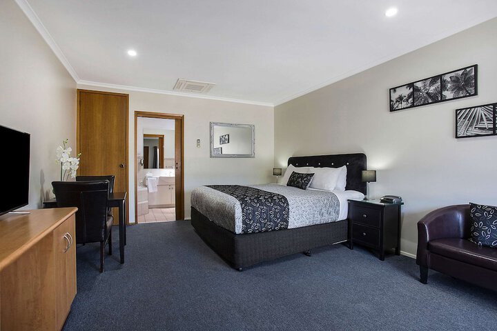 Room 6 of 34