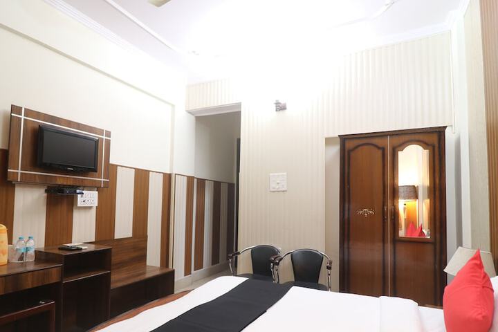 Room 18 of 32