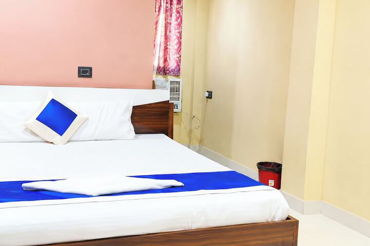 Room 2 of 10