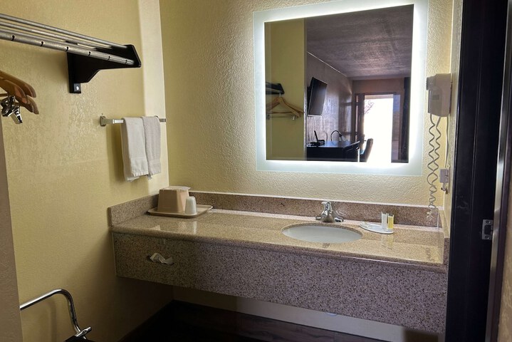 Room 21 of 42