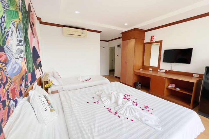 Room 3 of 43