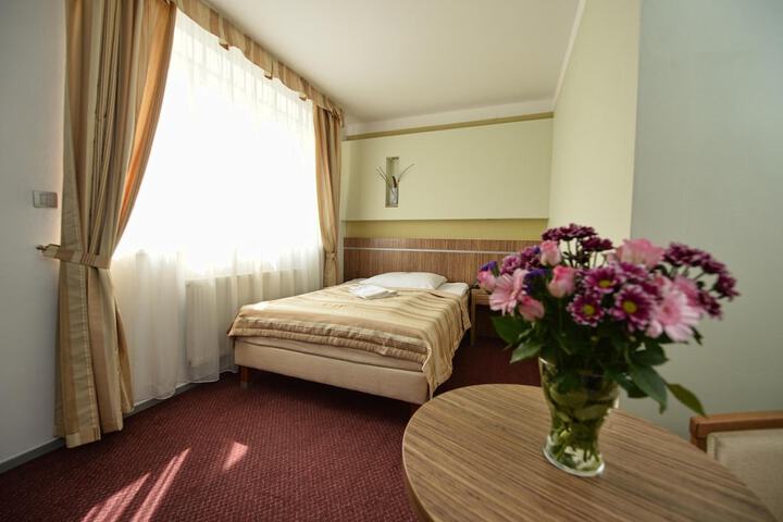 Room 12 of 32