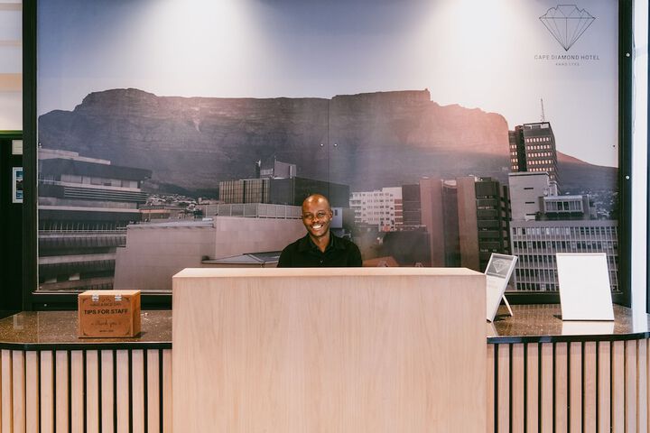 Check-in/check-out kiosk