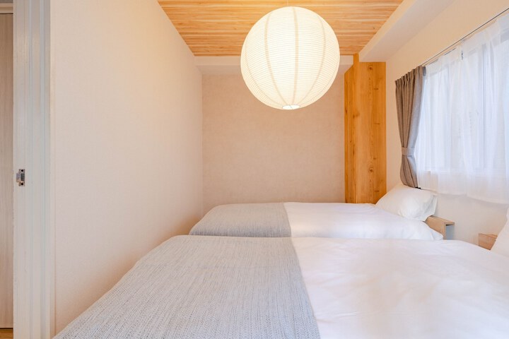 Room 6 of 80