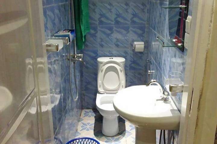 Room 6 of 9