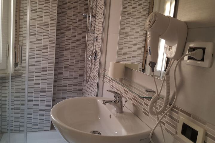 Room 15 of 16