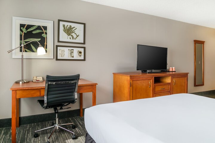 Room 28 of 46