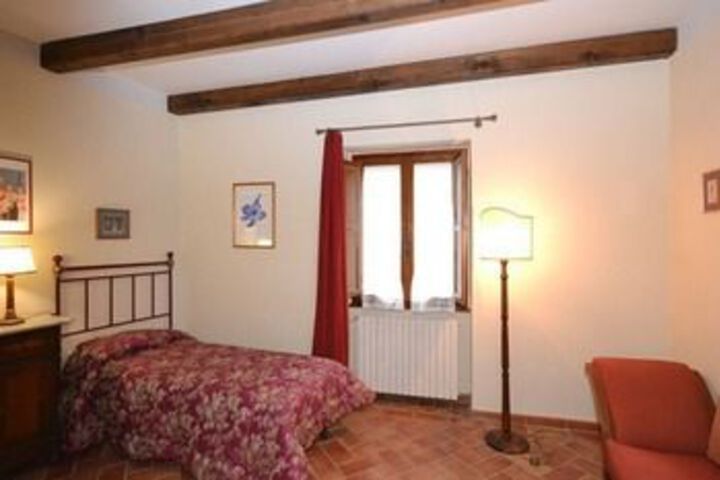 Room 9 of 28
