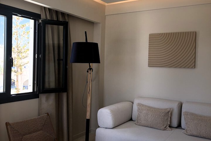Room 33 of 73