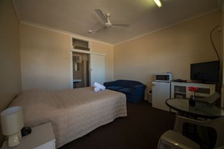 Room 4 of 16