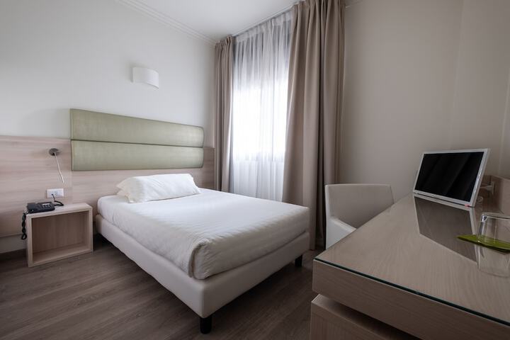 Room 16 of 31