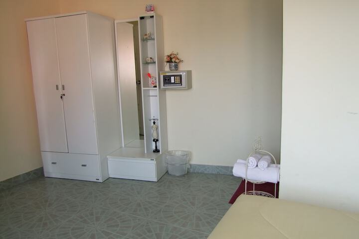 Room 3 of 35