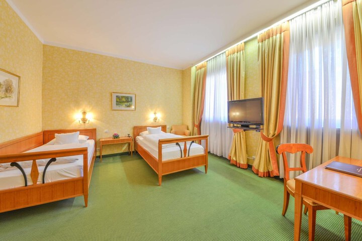 Room 4 of 78