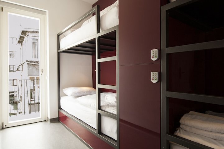 Room 18 of 80