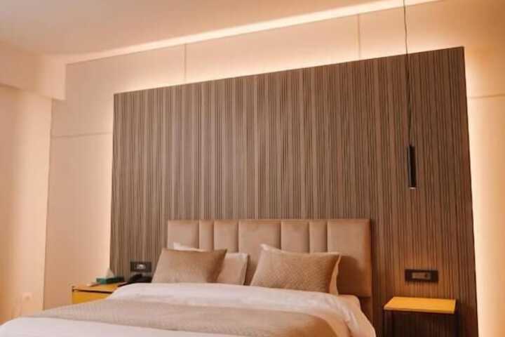 Room 6 of 25