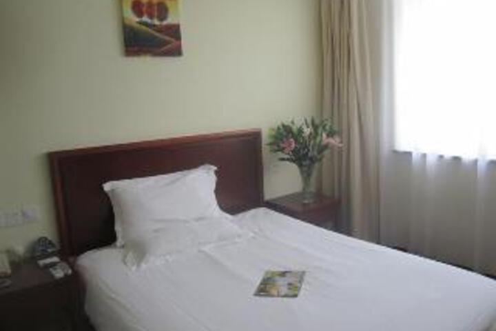 Room 21 of 25