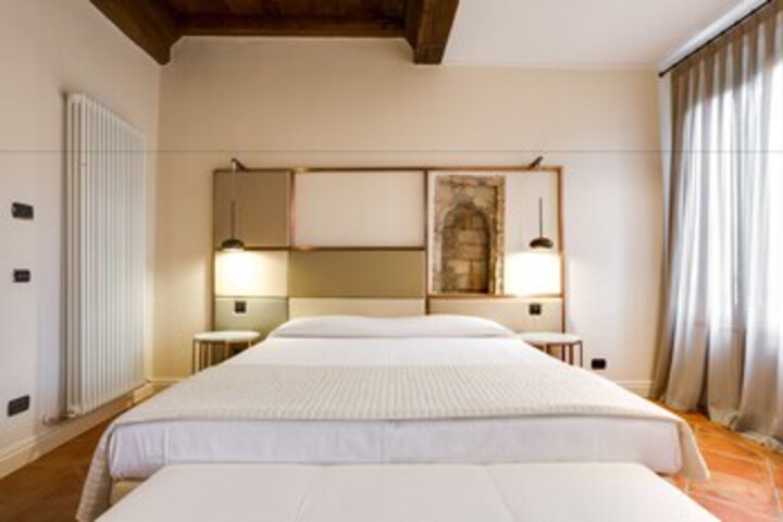 Room 28 of 39