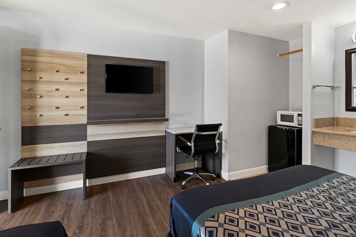 2 Double Beds (8 of 13)