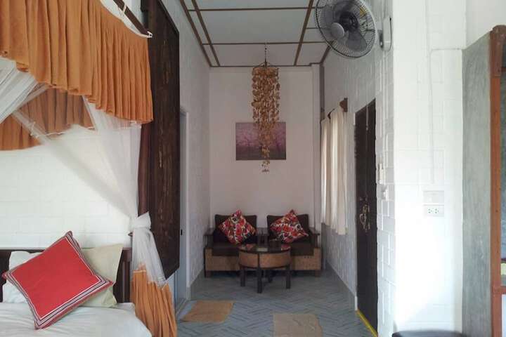 Room 107 of 150
