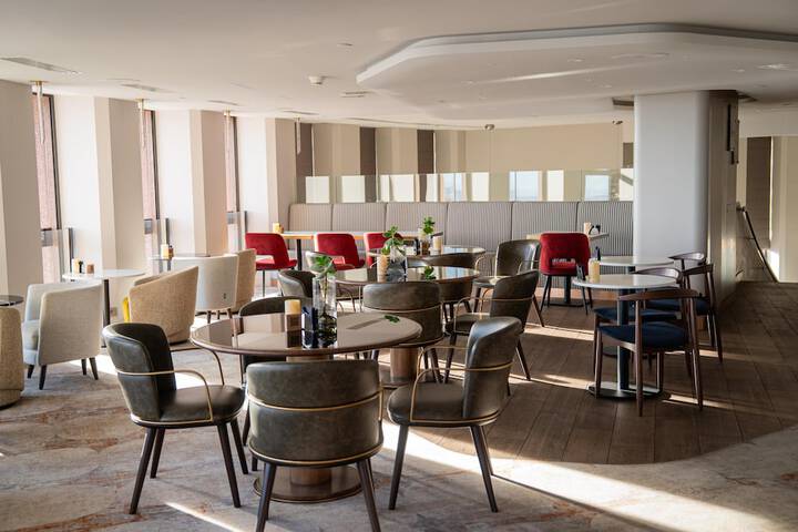 Lounge 86 of 126