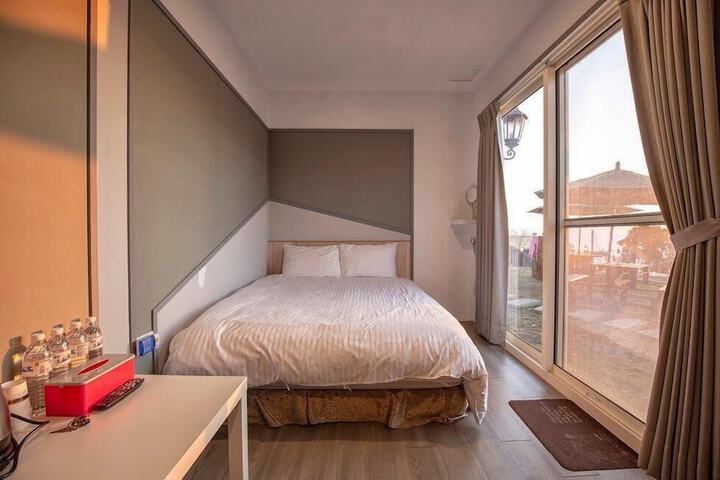 Room 12 of 24