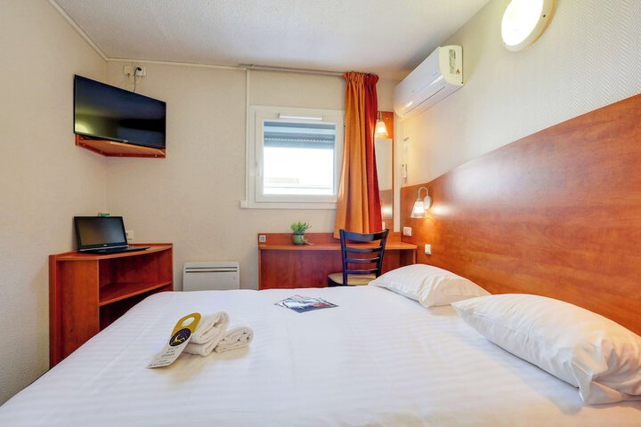 Room 27 of 73