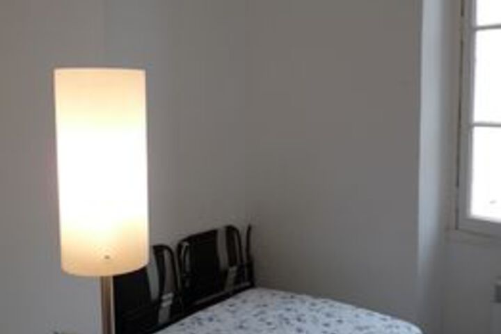 Room 6 of 28