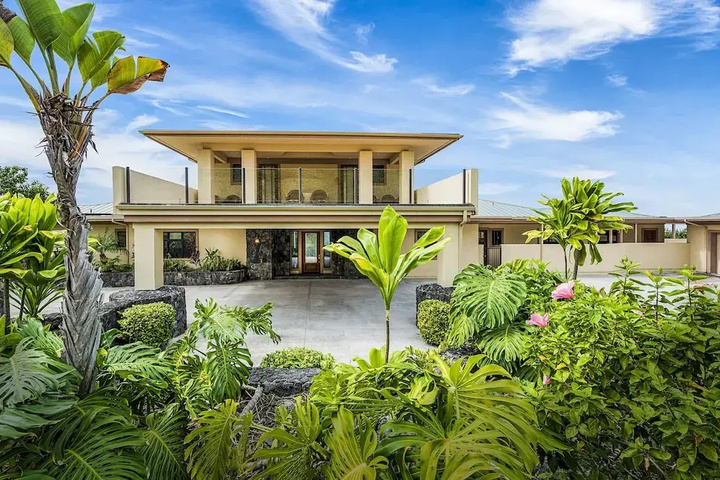 Exterior of Ooma Plantation