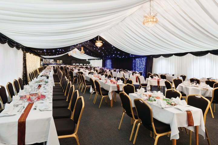 Ballroom/Hall 86 of 117