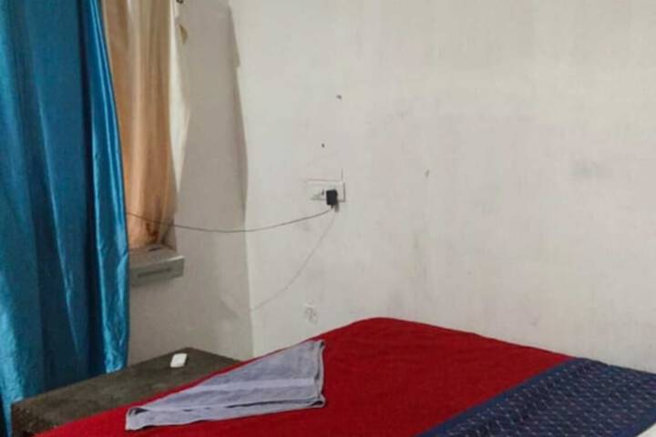 Room 7 of 28