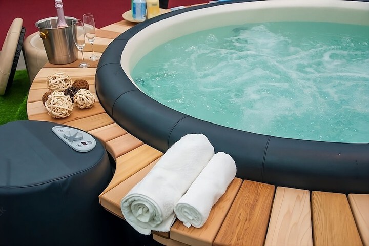 Hot Tub 13 of 16