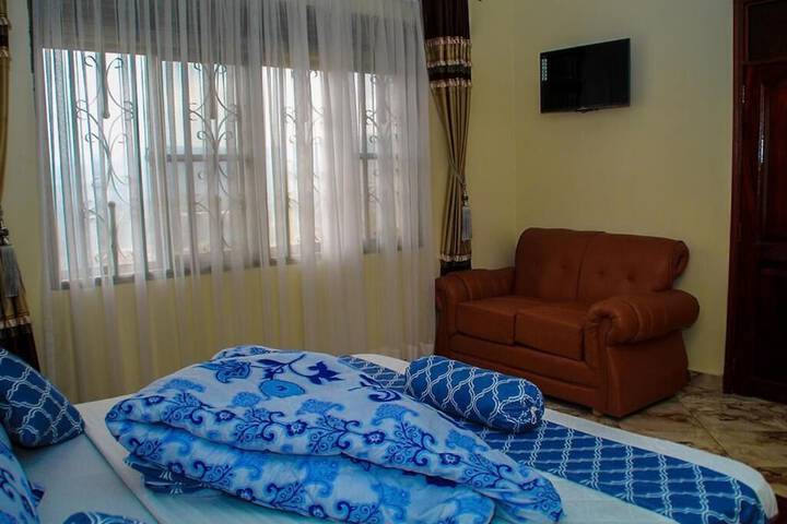 Room 6 of 76