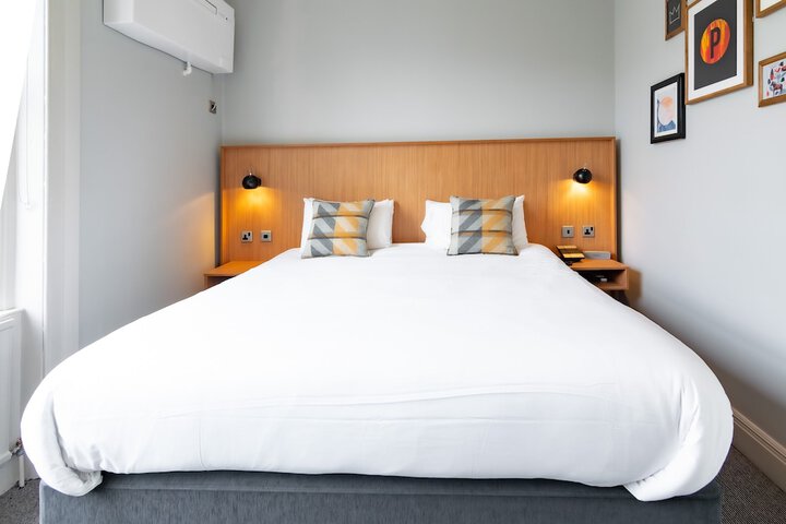 Room 25 of 53