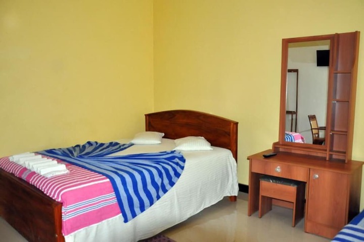 Room 3 of 8