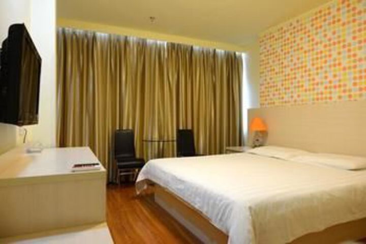 Room 2 of 7