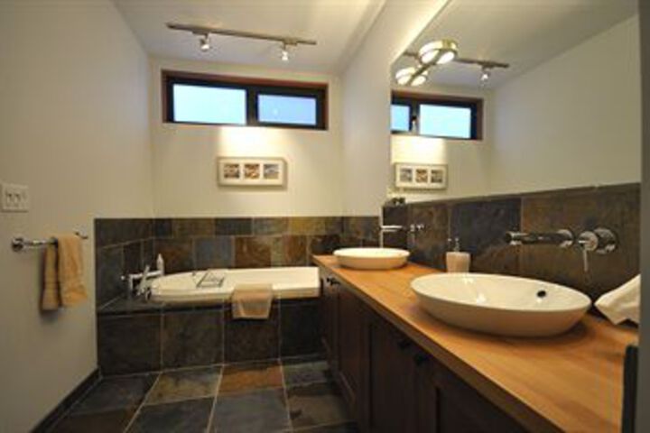 Room 3 of 27
