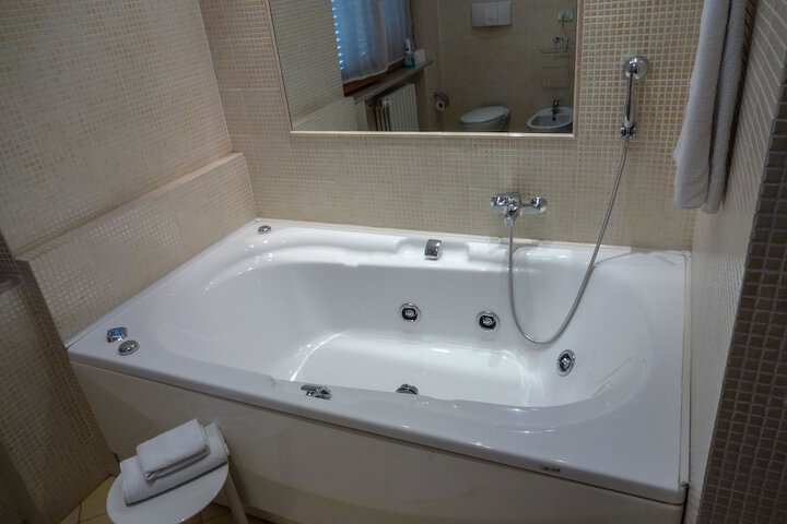 Spa 6 of 14