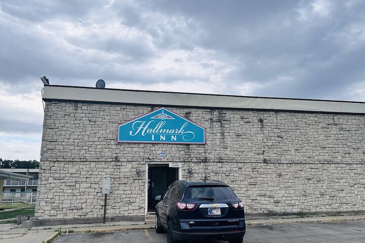 Photo of Hallmark Inn by OYO Fort Wayne