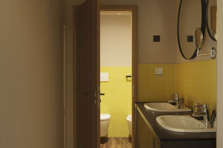Room 6 of 53