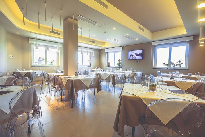 Dining 102 of 196