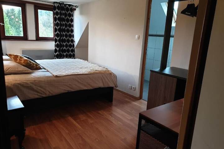 Room 4 of 48