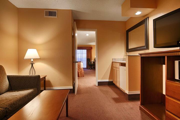 1 King Bed Suite (1 of 12)