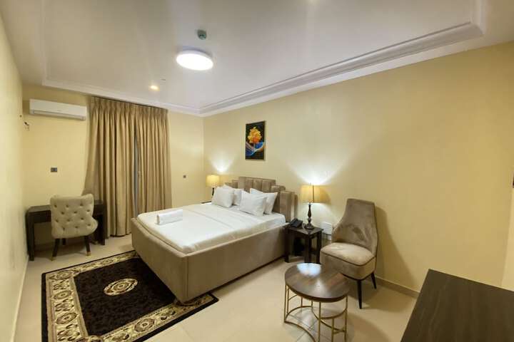 Room 6 of 13