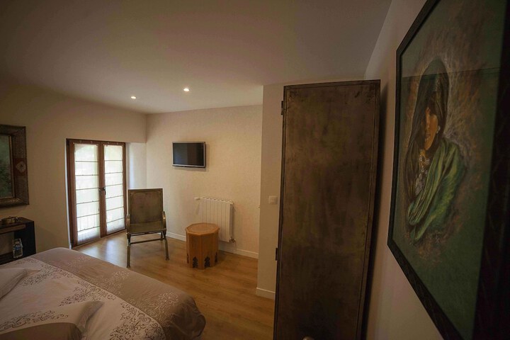 Room 4 of 64